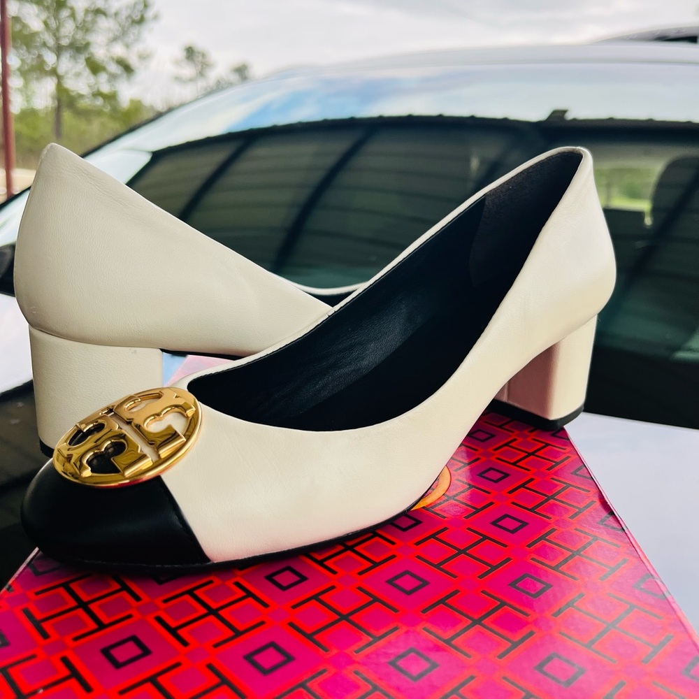 Tory Burch Two-Tone Leather Block Heel Pump in White and Black with Gold Logo